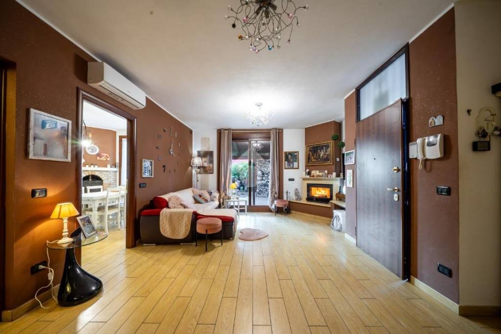 casa indipendente in vendita a Vezzano sul Crostolo in zona Villa