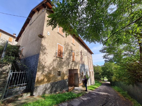 casa indipendente in vendita a Vezzano sul Crostolo in zona Case Martini