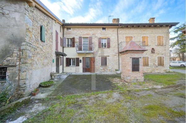 casa indipendente in vendita a Vezzano sul Crostolo in zona Scarzola