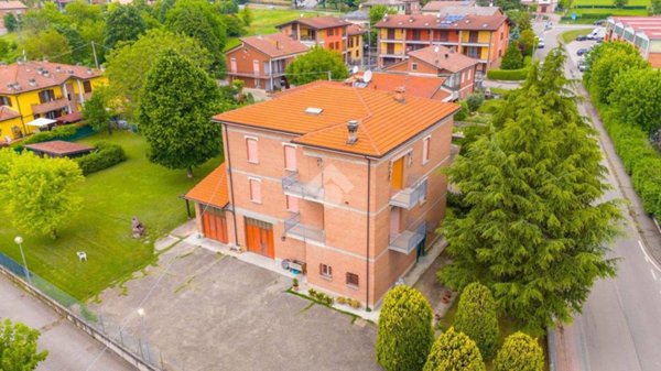 casa indipendente in vendita a Vezzano sul Crostolo in zona Villa