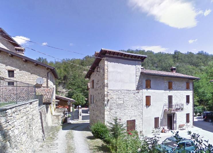 casa indipendente in vendita a Vezzano sul Crostolo in zona Montalto