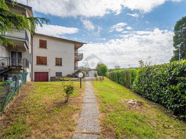 casa indipendente in vendita a Vezzano sul Crostolo in zona Villa