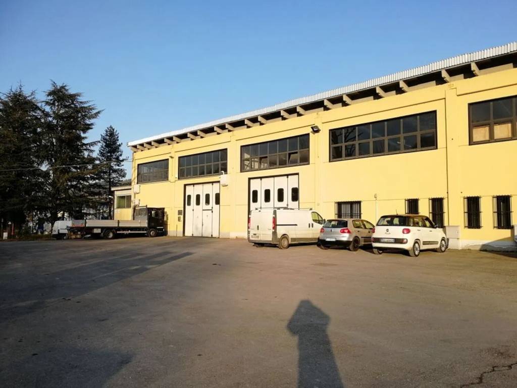 locale commerciale in vendita a Vezzano sul Crostolo in zona La Vecchia
