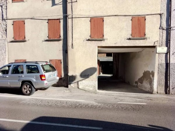 casa indipendente in vendita a Vezzano sul Crostolo in zona Villa