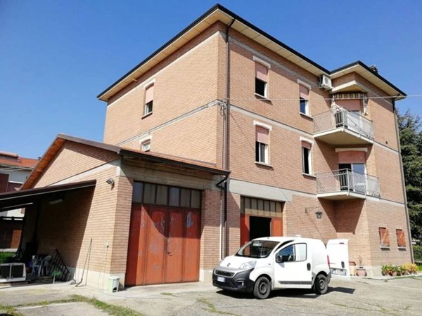 casa indipendente in vendita a Vezzano sul Crostolo in zona Villa