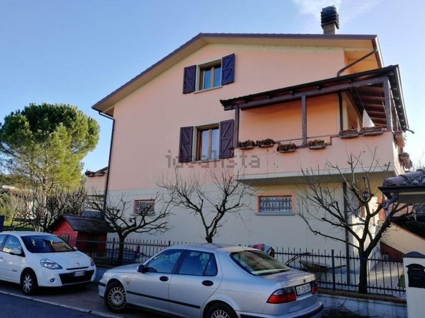 casa indipendente in vendita a Vezzano sul Crostolo in zona Villa