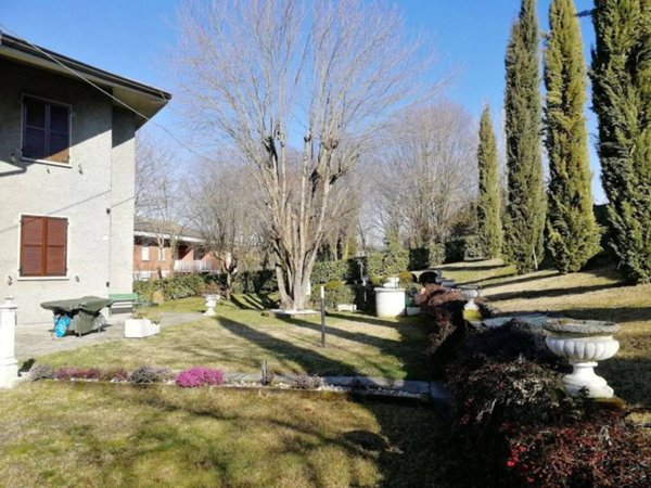 casa indipendente in vendita a Vezzano sul Crostolo in zona Villa
