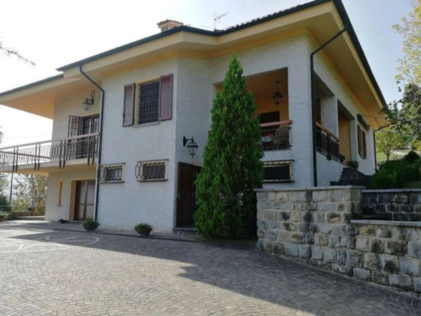 casa indipendente in vendita a Vezzano sul Crostolo in zona Villa