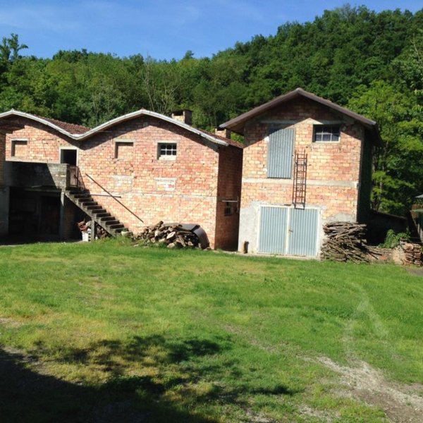 casa indipendente in vendita a Vezzano sul Crostolo in zona Pecorile