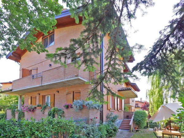 casa indipendente in vendita a Vezzano sul Crostolo in zona Villa
