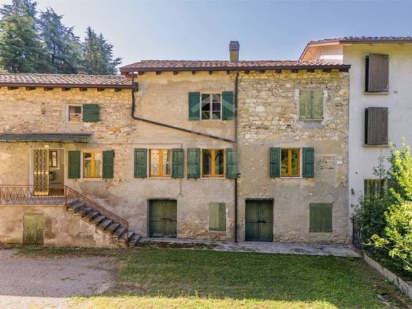 casa indipendente in vendita a Vezzano sul Crostolo