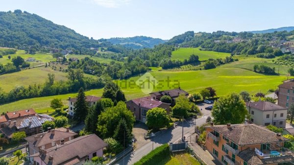 casa indipendente in vendita a Vezzano sul Crostolo in zona Villa