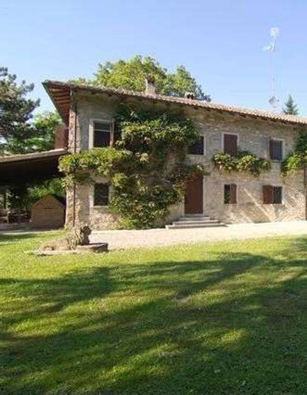 casale in vendita a Vezzano sul Crostolo in zona Montalto