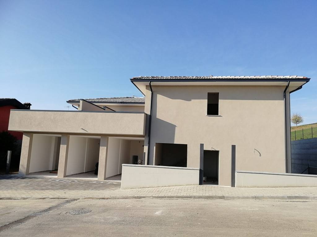 casa indipendente in vendita a Vezzano sul Crostolo