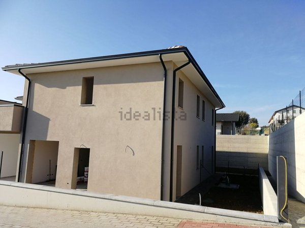 casa indipendente in vendita a Vezzano sul Crostolo