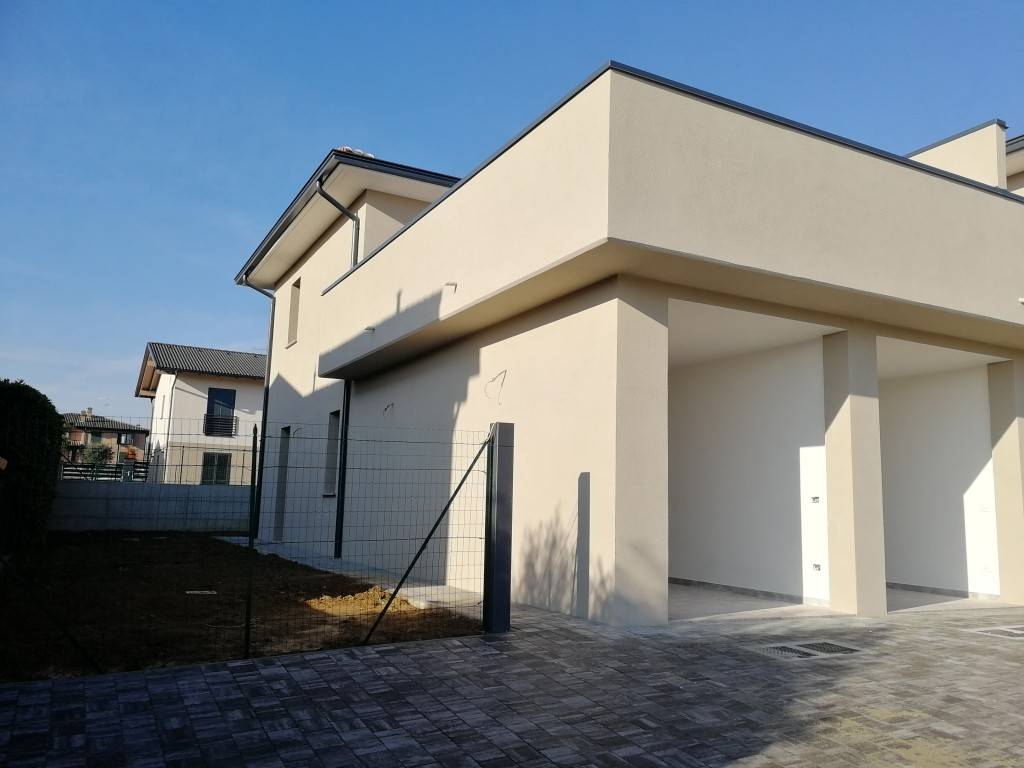 casa indipendente in vendita a Vezzano sul Crostolo in zona Villa