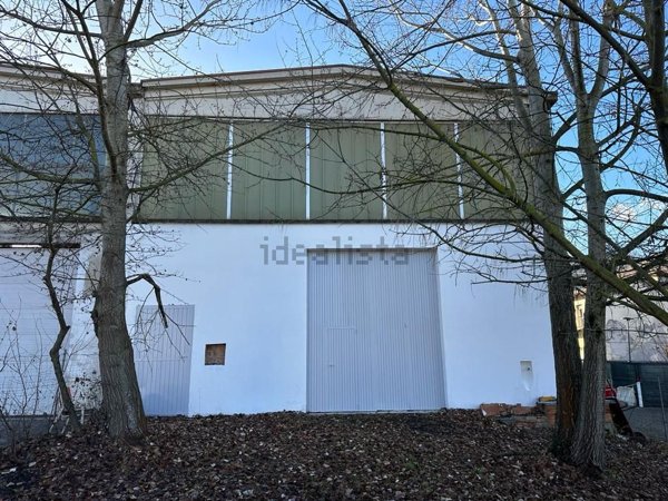 capannone in vendita a Vezzano sul Crostolo