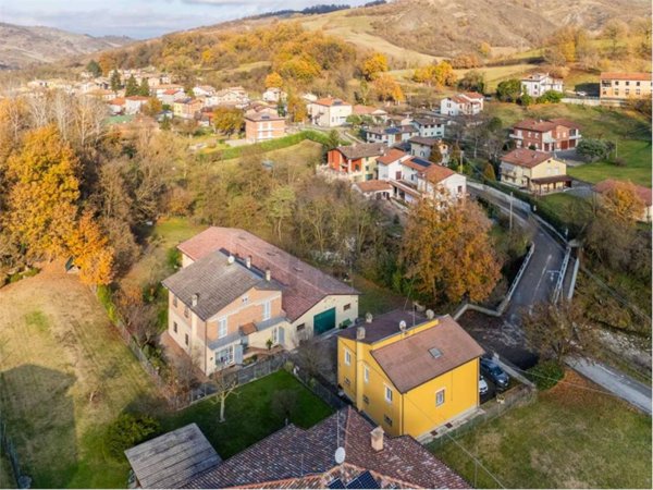 casa indipendente in vendita a Vezzano sul Crostolo in zona Pecorile