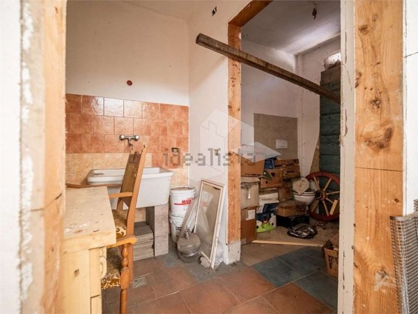 locale di sgombero in vendita a Vezzano sul Crostolo in zona Bettola