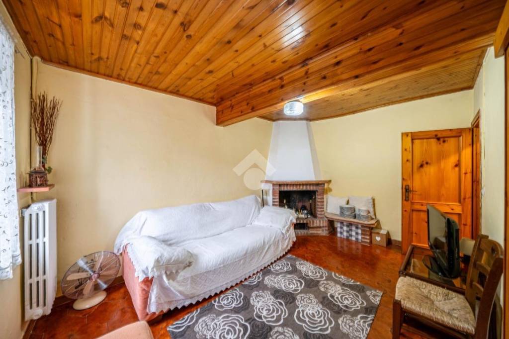 casa indipendente in vendita a Vezzano sul Crostolo in zona Montalto