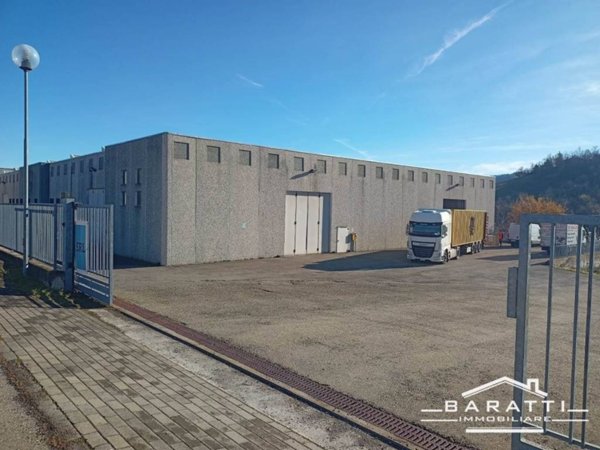 locale commerciale in vendita a Vezzano sul Crostolo