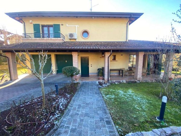 casa indipendente in vendita a Vezzano sul Crostolo in zona Montalto