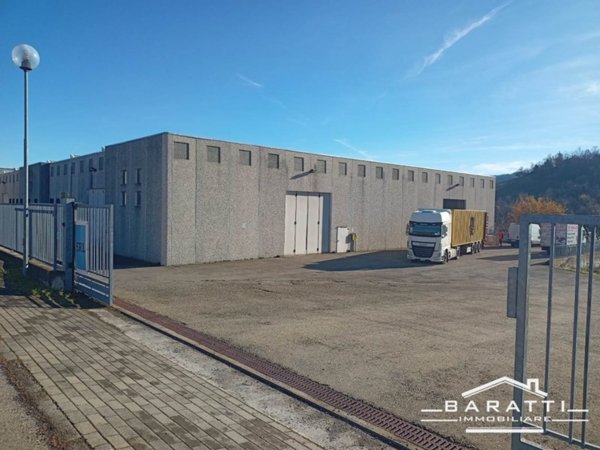 locale commerciale in vendita a Vezzano sul Crostolo