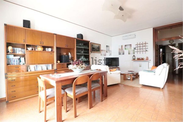 casa indipendente in vendita a Vezzano sul Crostolo in zona Villa