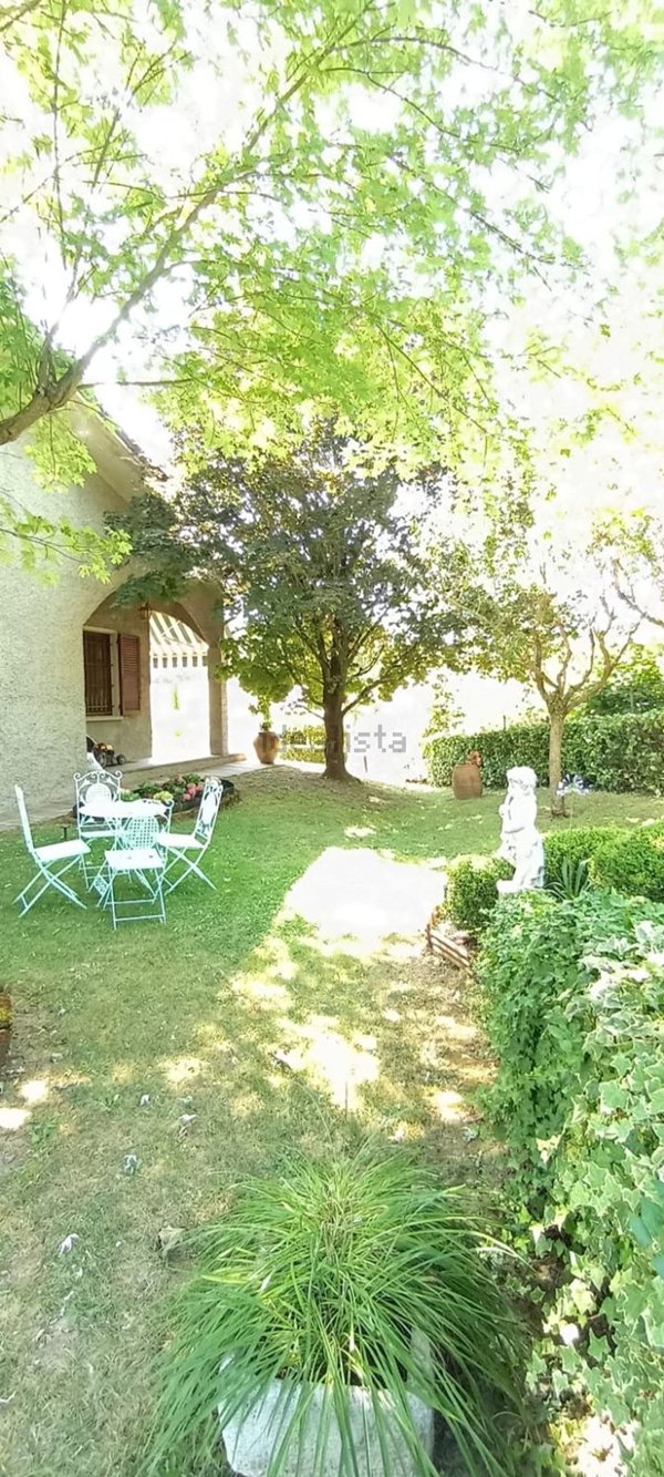 casa indipendente in vendita a Vezzano sul Crostolo in zona Villa