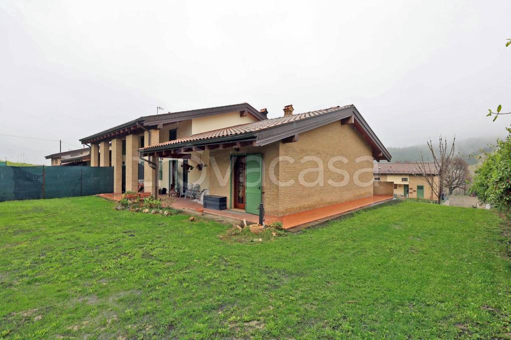 casa indipendente in vendita a Vezzano sul Crostolo in zona Villa