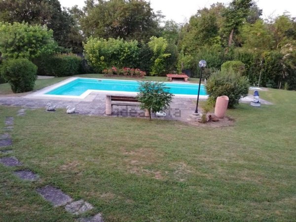 casa indipendente in vendita a Vezzano sul Crostolo in zona Villa