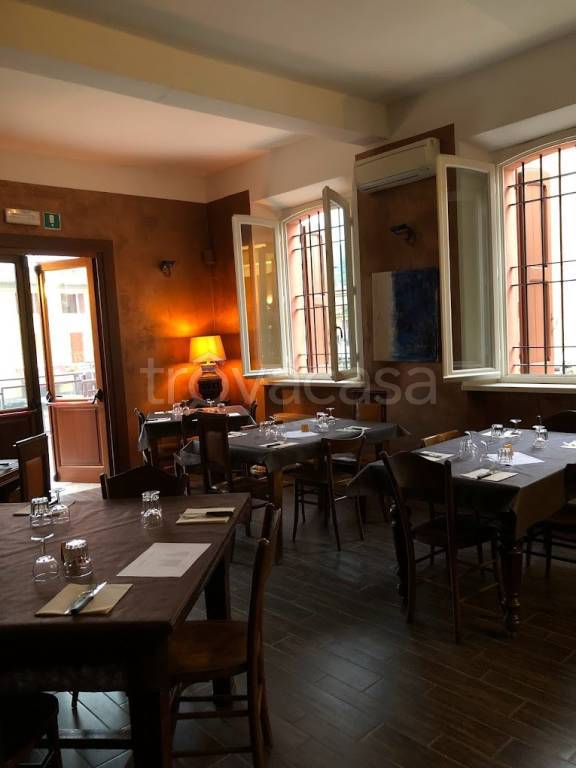 negozio in vendita a Vezzano sul Crostolo