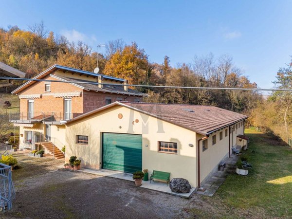 casa indipendente in vendita a Vezzano sul Crostolo in zona Pecorile