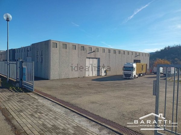 locale commerciale in vendita a Vezzano sul Crostolo