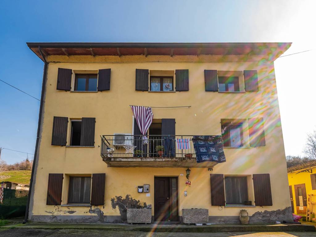 casa indipendente in vendita a Vezzano sul Crostolo