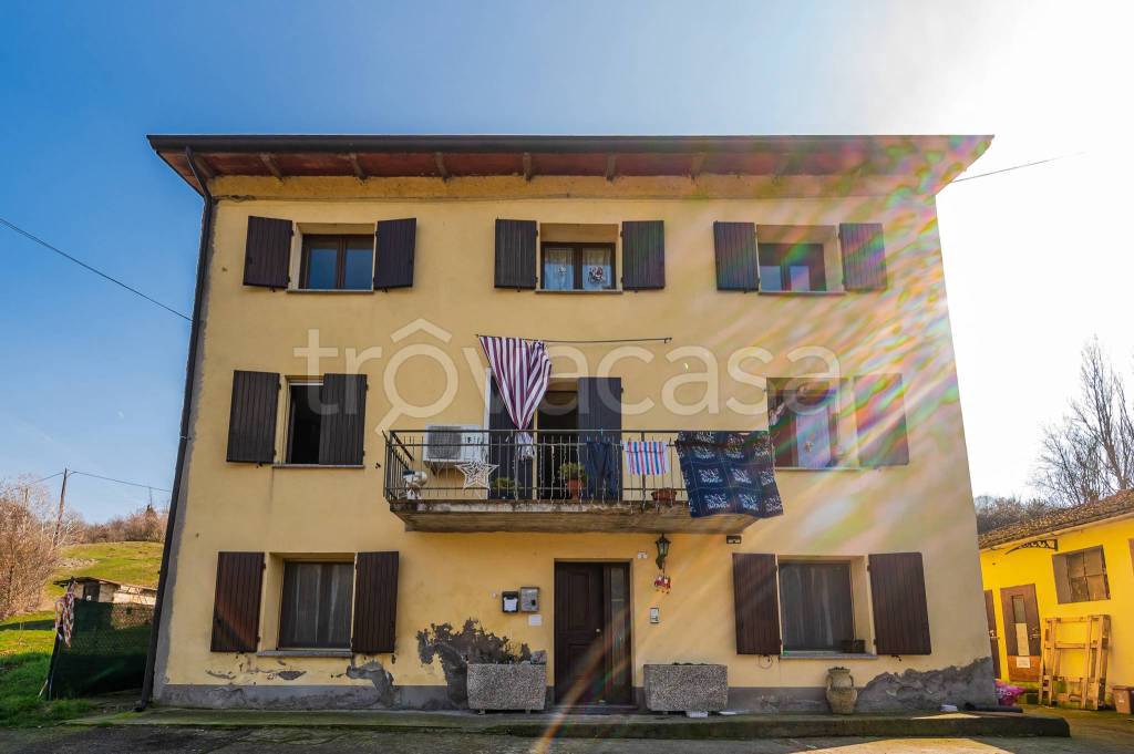 casa indipendente in vendita a Vezzano sul Crostolo