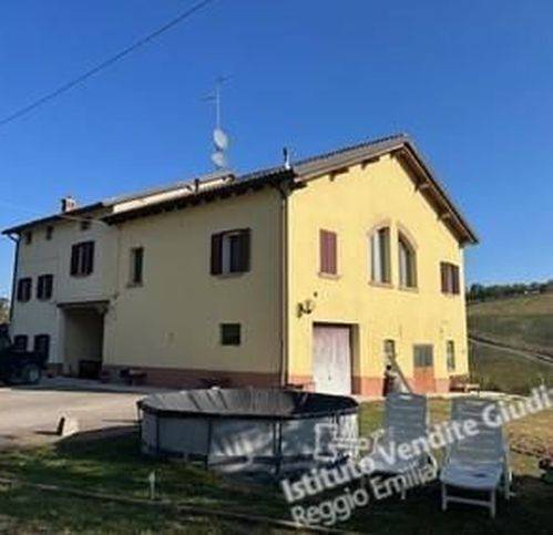 casa indipendente in vendita a Vezzano sul Crostolo in zona Villa