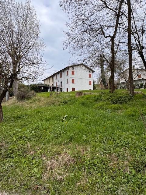 casa indipendente in vendita a Vezzano sul Crostolo in zona Pecorile