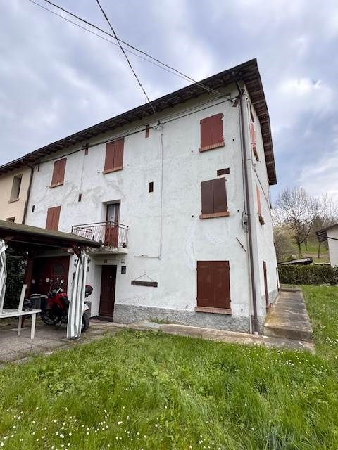 casa indipendente in vendita a Vezzano sul Crostolo in zona Pecorile