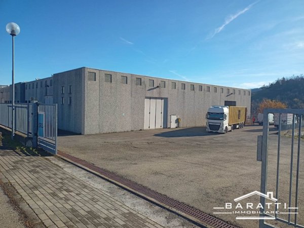 locale commerciale in vendita a Vezzano sul Crostolo