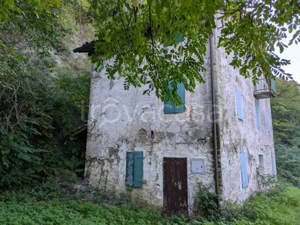 casa indipendente in vendita a Vezzano sul Crostolo