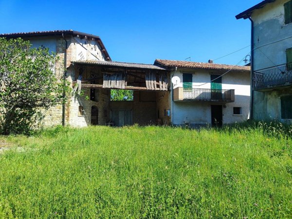 terreno edificabile in vendita a Vezzano sul Crostolo in zona Ca' Caprari