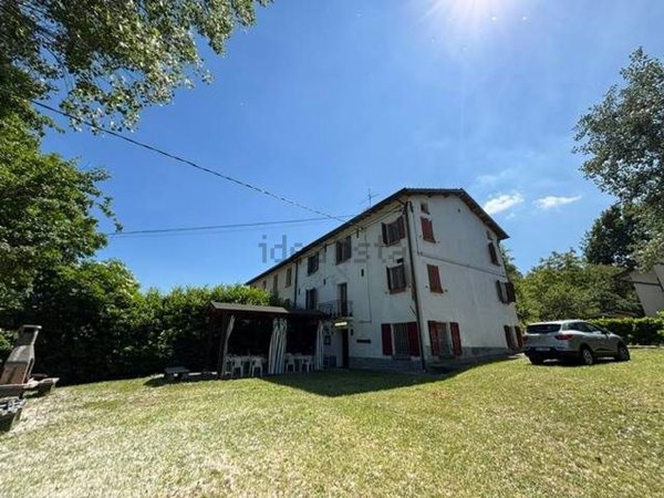 casa indipendente in vendita a Vezzano sul Crostolo in zona Pecorile