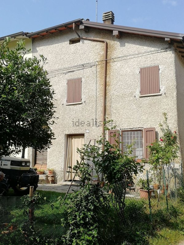 casa indipendente in vendita a Vezzano sul Crostolo in zona Pedergnano