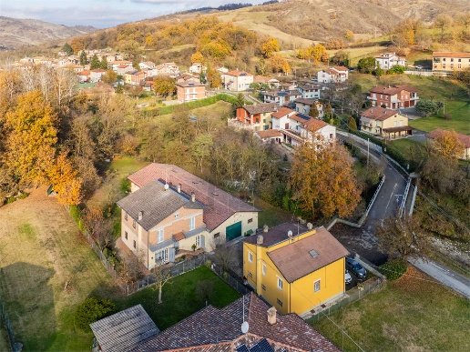 casa indipendente in vendita a Vezzano sul Crostolo in zona Pecorile