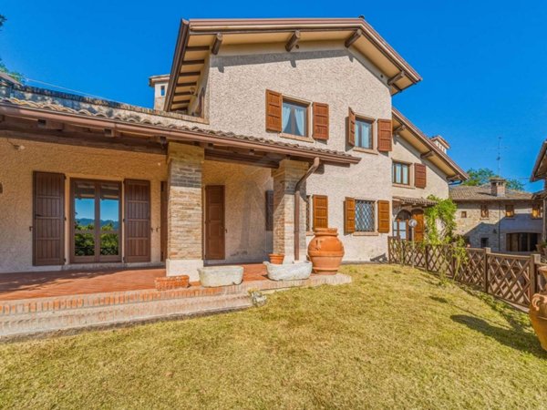 casa indipendente in vendita a Vezzano sul Crostolo in zona Montalto