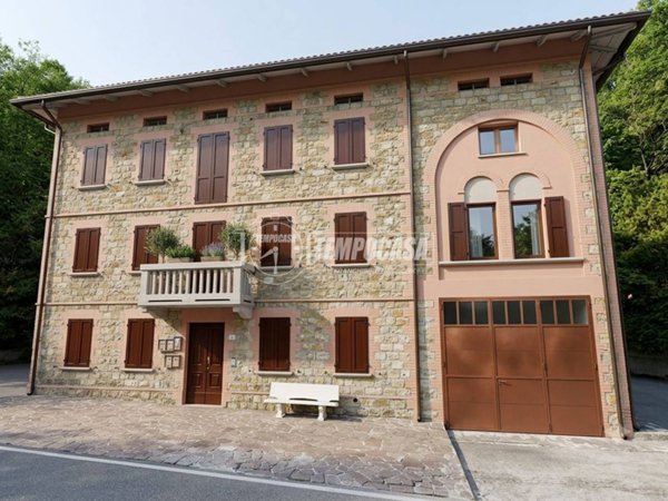 casa indipendente in vendita a Vezzano sul Crostolo in zona Villa