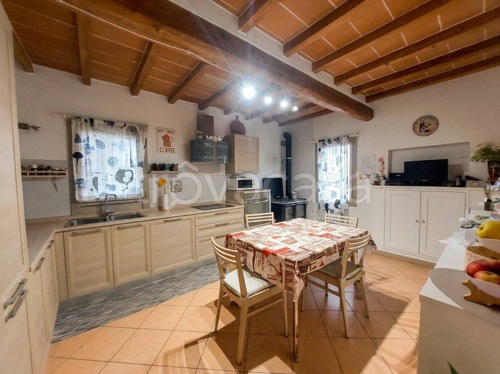casa indipendente in vendita a Vezzano sul Crostolo in zona Pecorile