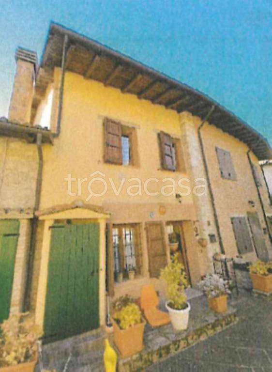 appartamento in vendita a Viano in zona Ca' de' Pazzi