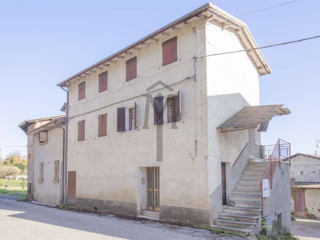 appartamento in vendita a Viano in zona Ca' de' Pazzi